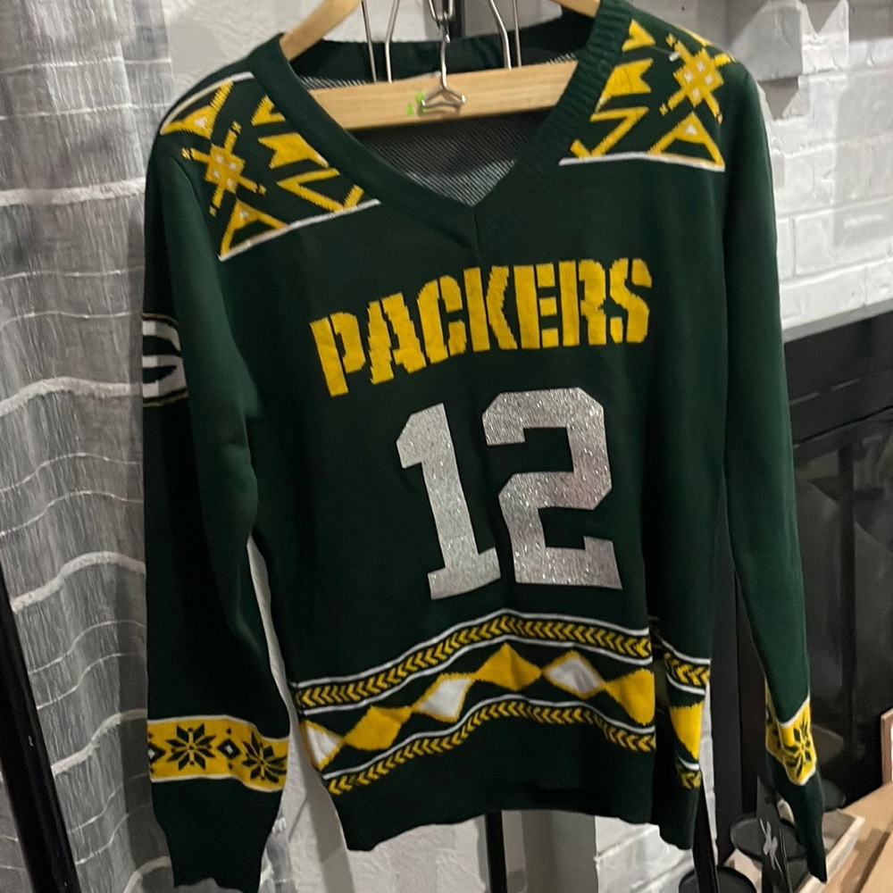 NWT Aaron Rodgers sweater. Xl .